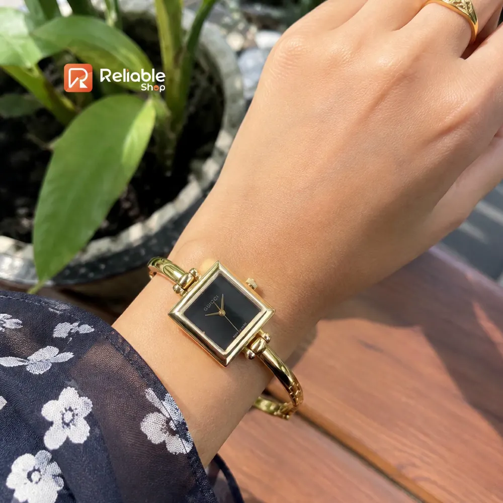 786568165_1955004561842920_47742994808899513_n Guccii-AA Ladies bracelet watch-Golden black - Image 1